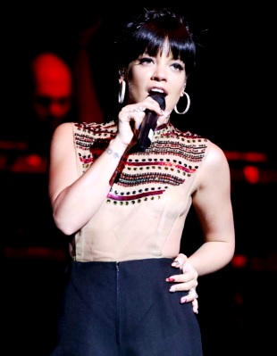 Foto de Lily Allen en el escenario