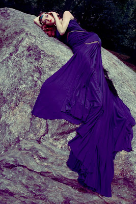 woman in long blue gown, model laying on rock, Photographe de mode Paris, redhead model