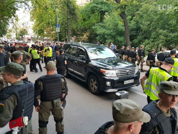 Позашляховик з нардепами збив євробляхаря