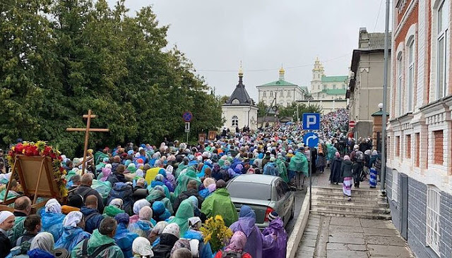 Седмодневна литија дуга 155 км стиже у украјинску Почајевску лавру