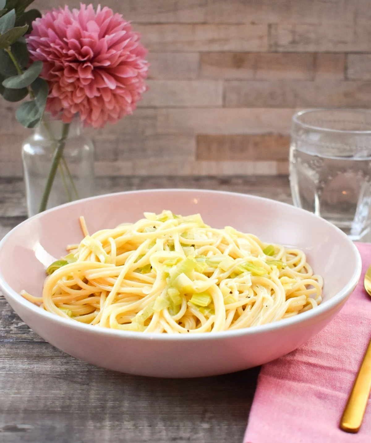 Creamy Leek Pasta in a pasta bowl.