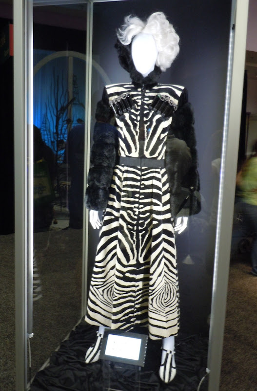 Cruella de Vil 101 Dalmatians costume