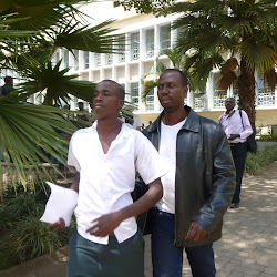 WANAFUNZI KADHAA WAJERUHIWA KWA KUPIGWA MABOMU NA POLISI HUKU WENGINE 3 WAKIKAMATWA KWA KUANDAMANA HADI KWA MKUU WA MKOA 