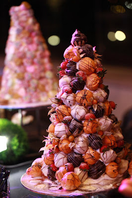   Source: LAVISH. A croquembouche adds interest as a centrepiece.