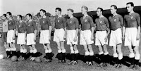 SELECCIÓN DE NORUEGA - Temporada 1951-52 - Tom Blohm, Erik Holmberg, Harry Boye Karlsen, Egil Lærum, Thorbjørn Svenssen, Bjørn Spydevold, Gunnar Thoresen, Per Bredesen, Odd Wang Sørensen, Ragnar Hvidsten, Gunnar Dahlen - SUECIA 3 (Ingvar Rydell 2, Gosta Lindh) NORUEGA 4 (Harry Boye Karlsen, Gunnar Dahlen, Per Bredesen y Harry Boye Karlsen) - 30/09/1951 - Partido amistoso - Goteborg, Suecia Ullevi Stadium