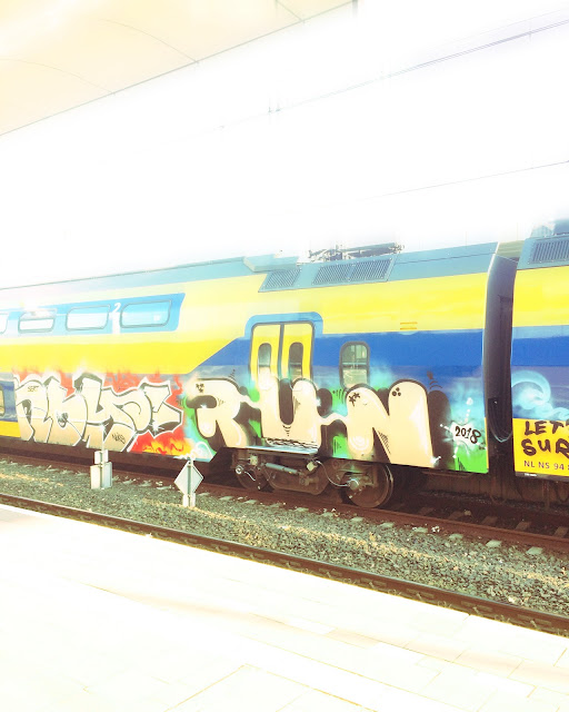 Trein met graffiti, station Arnhem, foto Robert van der Kroft