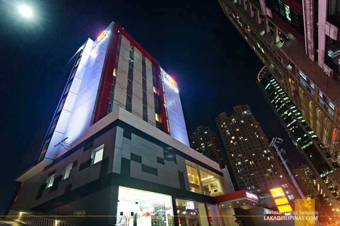 Red Planet Makati Amorsolo Hotel Facade