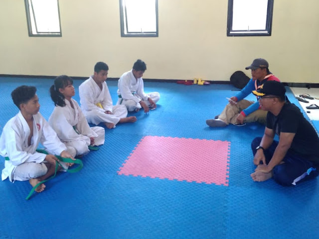 Hartanto Berikan Pembekalan ke Kontingen Karate Lemkari Lanal Saumlaki