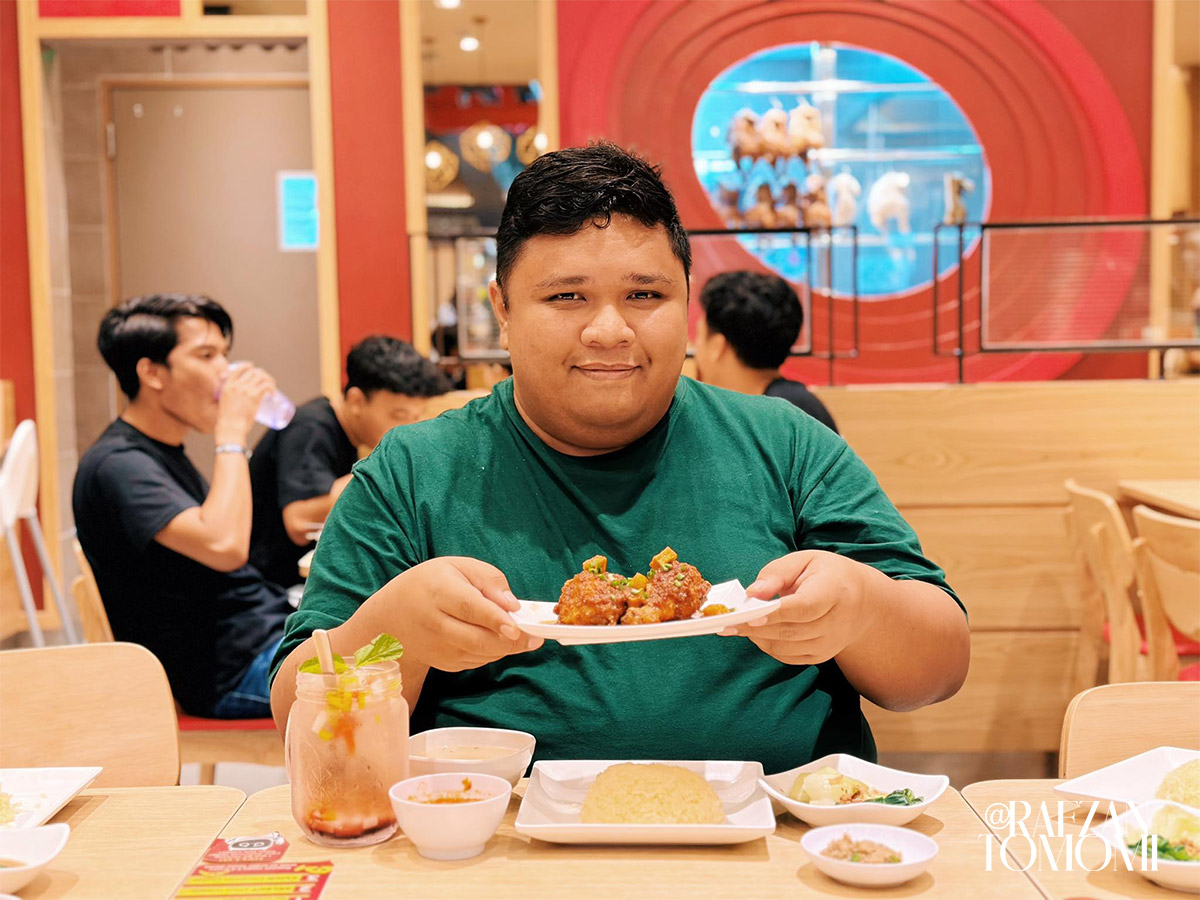 Rasai Kehangatan Ayam Hot-Ah Di The Chicken Rice Shop