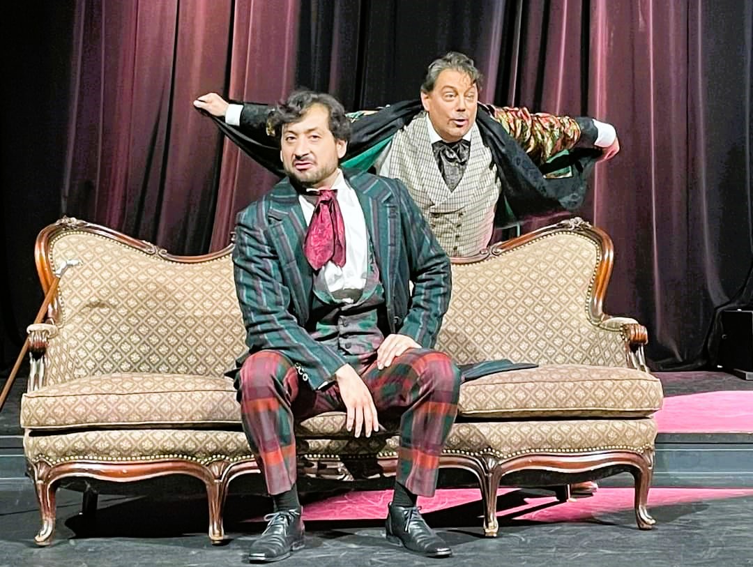 IN REVIEW: bass OLIVER POVEDA-ZAVALA as Doktor Falke (left) and baritone KYLE PFORTMILLER as Gabriel von Eisenstein (right) in Opera in Williamsburg's September 2023 production of Johann Strauss II's DIE FLEDERMAUS [Photograph © by Opera in Williamsburg]