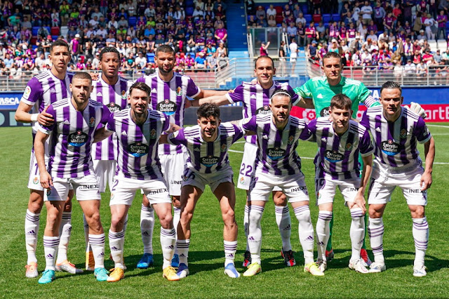 REAL VALLADOLID C. F. Temporada 2021-22. El Yamiq, Gonzalo Plata, Joaquín, Nacho y Masip. Weissman, Luis Pérez, Álvaro Aguado, Iván Sánchez, Toni Villa y Roque Mesa. S. D. EIBAR 0 REAL VALLADOLID C. F. 2 Domingo 08/05/2022, 16:00 horas. Campeonato de Liga de 2ª División, jornada 39. Eibar, Guipúzcoa, estadio Municipal de Ipurua: 7.237 espectadores. GOLES: 0-1: 68’, Nacho, de penalti, señalado por una mano de Stoichkov tras el saque de un córner. 0-2: 80’, Weissman culmina con un disparo desde cerca por bajo una magnífica jugada de Anuar por la derecha.