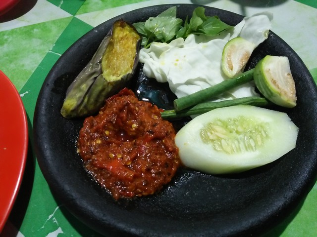 Tempat Makan Enak di Jombang "Warung Nggeneng";Tempat Makan Enak dan Pilihan Kuliner Nikmat di Jombang;Menu Kuliner Warung Nggeneng;