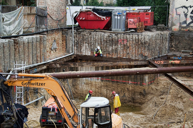 Baustelle Neubau eines Boardingwohn- und Geschäftshauses, Oranienburger Straße / Große Hamburger Straße, 10115 Berlin, 10.12.2013