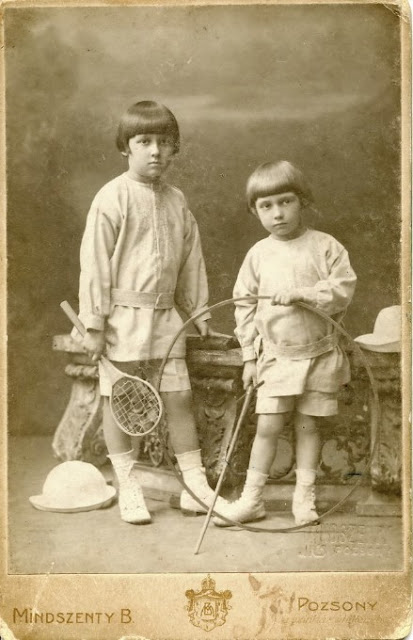 Foto de Estudio de 1915. Fotógrafo Mindszenty B.