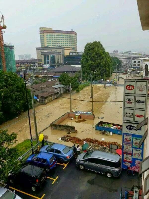 banjir besar di kajang, banjir kilat di kajang, kajang banjir lagi, gambar kajang banjir, kajang banjir besar, kajang banjir kilat, pekan kajang banjir teruk, pekan kajang banjir kilat