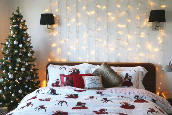 Christmas Stuff: 30 Christmas Bedroom Decorating Ideas on ...
