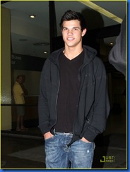 taylor-lautner-lala-land-07