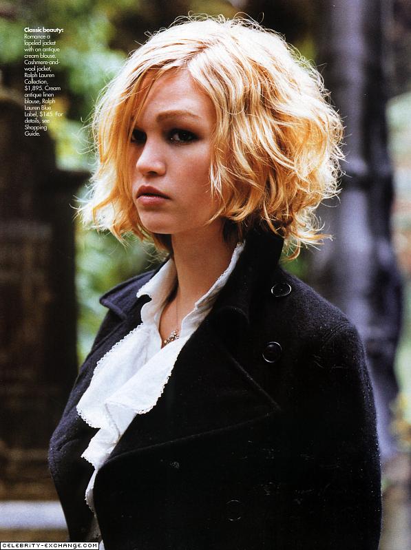 short haircuts for round faces and curly hair. Julia Stiles Curly Hair Round