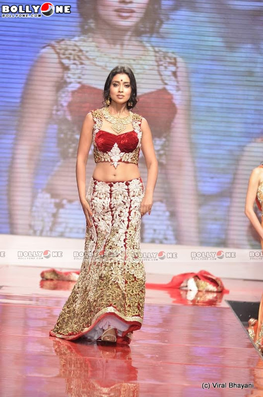 Shriya Saran Walks at Swarovski Gems Gem Visions India glamour images