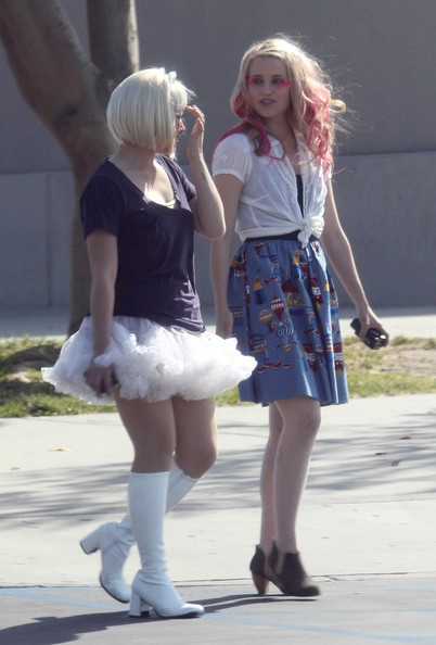 Dianna Agron and Jenna Ushkowitz dressed up for Glee's Kiss episode.