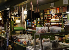 Tornby: Ein idyllisches Ausflugsziel in Nord-Dänemark. Während unseres Dänemark-Urlaubs haben wir einen spannenden Ausflug nach Tornby unternommen und den historischen Kaufmannsladen, das hyggelige Café, den Flohmarkt und die Klitplantage, ein schönes Waldstück zum Spazierengehen, besucht. Auf Küstenkidsunterwegs zeige ich Euch diese lohnenswerten kleinen Attraktionen in Nord-Jütland!