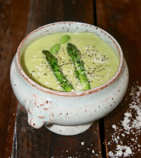 alt="velouté d'asperges au parmesan"