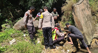 Kabid Humas Polda Jabar : Polisi Evakuasi Penemuan Mayat Bayi