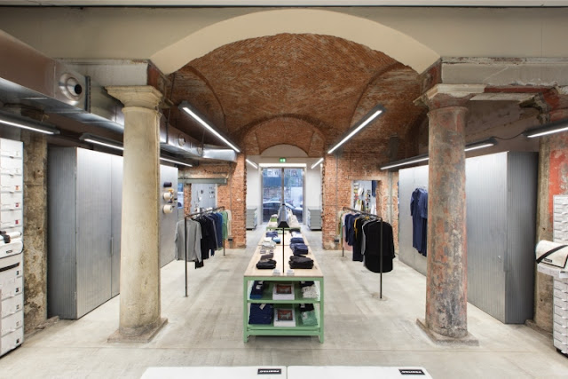 Green Pear Diaries, interiorismo, retail, Freitag, Milán, Italia