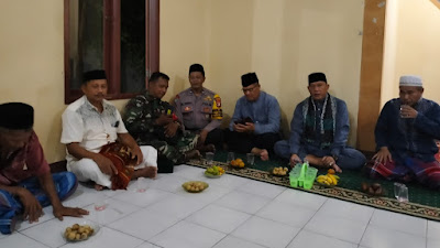 Sholat Tarawih Dengan Warga, Kapolsek Cabang Bungin Berikan Himbauan Kamtibmas.
