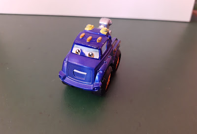 Miniatura de metal Tonka Caminhão de reboque azul do desenho Chuck e amigos  - 7cm de comprimento R$ 10,00