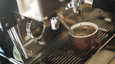 Sparkling kitchen sink, brewed coffee to save time.