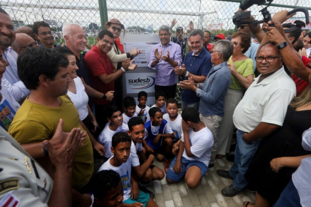 Jerônimo Rodrigues entrega e autoriza obras no município de Várzea da Roça