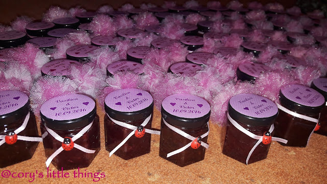 "roses jam wedding favours"