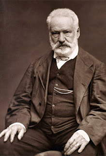 Os Miseráveis. Victor Hugo. Resenha de Os Miseráveis. Livros. Clássicos da Literatura. Resumo Os Miseráveis. Capítulos Os Miseráveis. Digressão os Miseráveis. Fantine. Jean Valjean. Cosette. Marius. Idílio da Rua Plumet e epopeia da Rua Saint-Denis. Amigos do ABC. Les amis de L'ABC. Os Miseráveis livro.