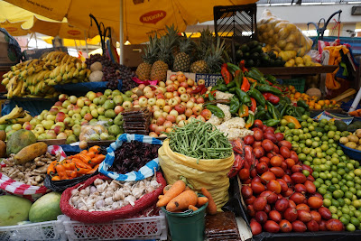 Cuenca - Sur le marché profusions de succulents fruits et légumes