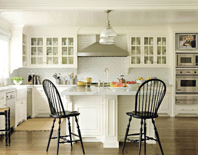 Cottage Style Kitchen Cabinets on Of The Cabinets  Thick Moldings  And Details In The Light Fixtures