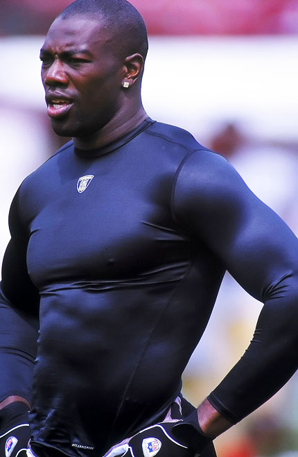 terrell owens body. terrell owens makeup. receiver