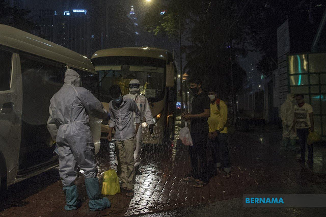 TERKINI!!! COVID-19 : 11 warga asing larikan diri selepas jalani ujian saringan ditahan - Bukit Aman. eramai 11 individu daripada 145 warga asing yang melarikan diri selepas menjalani ujian saringan wabak COVID-19 di tapak pembinaan Pavilion Embassy, Jalan Ampang di sini, kelmarin, ditahan polis.