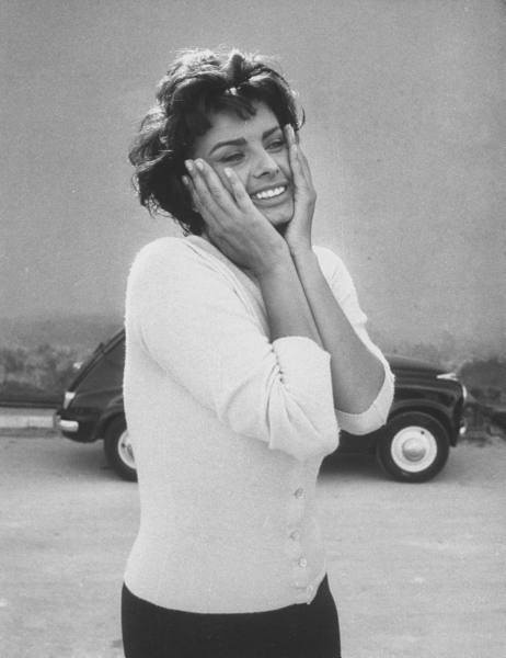 Sophia Loren Profile pictures, Dp Images, Display pics collection for whatsapp, Facebook, Instagram, Pinterest.