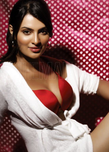 Sayali-Bhagat-BikinI-Pics