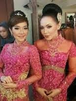 Baju Kebaya di Opera Van Java