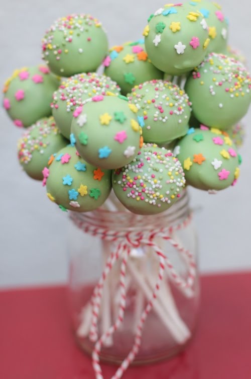 More birthday cake pops I'm really pleased with this shade of green made