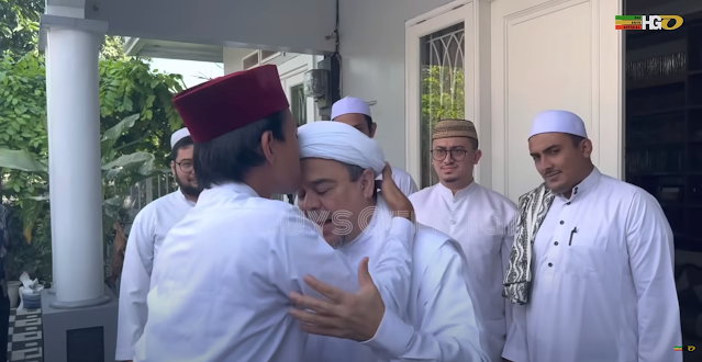 Detik-Detik UAS (Ustadz Abdul Somad) Bertemu Habib Rizieq. Pada Pertemuan Perdana tersebut Pasca Habib Rizieq Bebas Bersyarat UAS dan HR Hanya bersilaturrahim ke Markas Syariah Petamburan Detik-Detik UAS (Ustadz Abdul Somad) Bertemu Habib Rizieq. Pada Pertemuan Perdana tersebut Pasca Habib Rizieq Bebas Bersyarat UAS dan HR Hanya bersilaturrahim ke Markas Syariah Petamburan