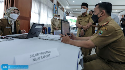 Kadisdik Jabar Pantau Pelaksanaan PPDB 2022 Tahap I  di SMAN 20 Bandung