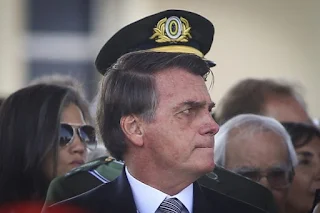 Cúpula militar avalia colocar cargos à disposição de Bolsonaro