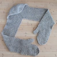 https://laukkumatka.blogspot.fi/2017/12/lapashuivi-mittens-and-scarf-in-one.html