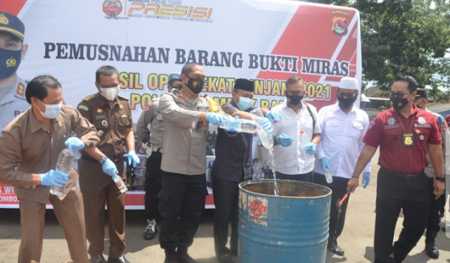 Polres Lombok Barat Saat musnahkan Hasil Oprasi