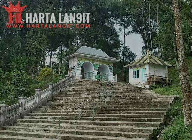 gambar komplek makam aulia wonobodro