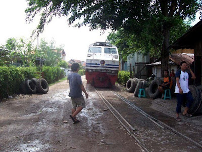 Rawannya Jalur Kereta Api di Indonesia