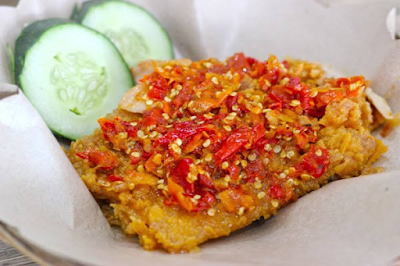 Ayam geprek terkenal dengan ayam goreng yang digeprek dan disajikan dengan sambal pedas yang menggugah selera. Dalam artikel ini, kami akan membagikan 7 resep variasi ayam geprek yang berbeda, sehingga Anda dapat menikmati hidangan yang beragam dan menggugah selera.